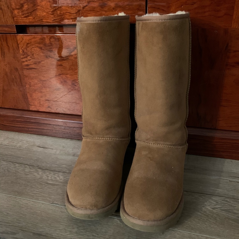Ugg boots! Size 9 excellent condition. Like new